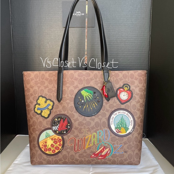 ❤️2019 Exclusive Wizard of Oz Coach Tote - Picture 1 of 14